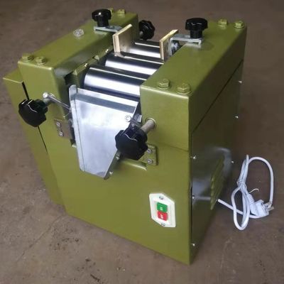 Dudak boyası öğütme makinesi Laboratuvar S65 Üç silindirli öğütme makinesi