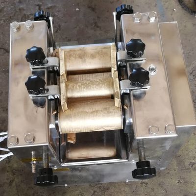Dudak boyası öğütme makinesi Laboratuvar S65 Üç silindirli öğütme makinesi