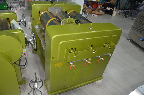 Dudak boyası öğütme makinesi Laboratuvar S200 Üç silindirli öğütme makinesi