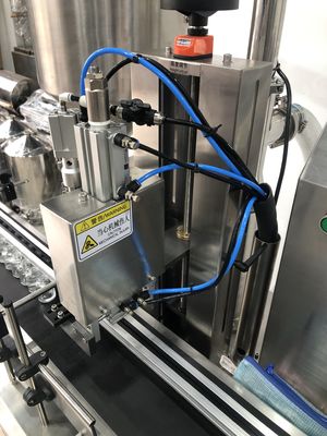 Tek başlı Servo Otomatik Doldurma Makinesi Düğme Pompası Saatte 6000 şişe