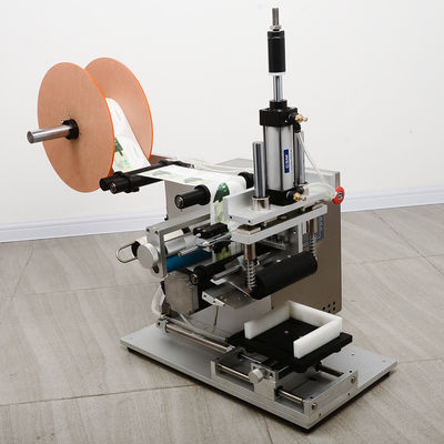 Düz şişe için yarı otomatik kozmetik etiketleme makinesi 750*500*550MM