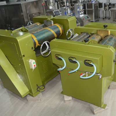 Tam otomatik makyaj tabanı doldurma makinesi Laboratuvar S200 Üç rulonlu öğütme makinesi