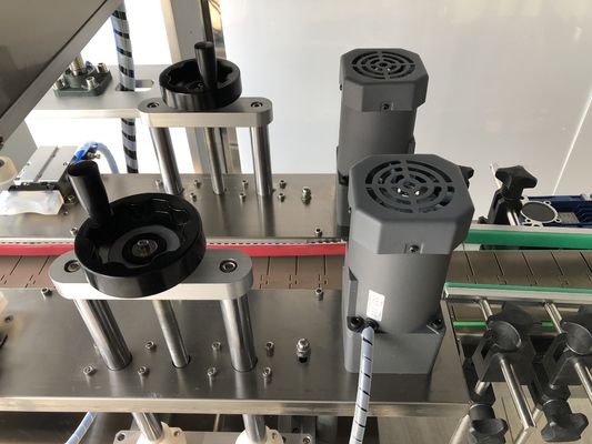 Çok Çeşitli Şişeler Servo Kaplama Makinesi Otomatik Şişe Kaplayıcı 20-50 Pcs / Min