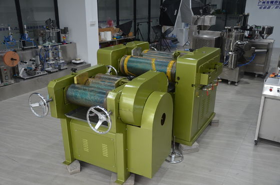S150 Yeşil ruj malzemesi Üç rulo Miller Ruj üretim hattı AC motor tipi
