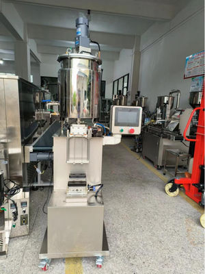 Çift Başlı Maskara ve Dudak Parlaklığı Doldurma Makinesi Dikey Kütleleri Isıtma Doldurma Makineleri